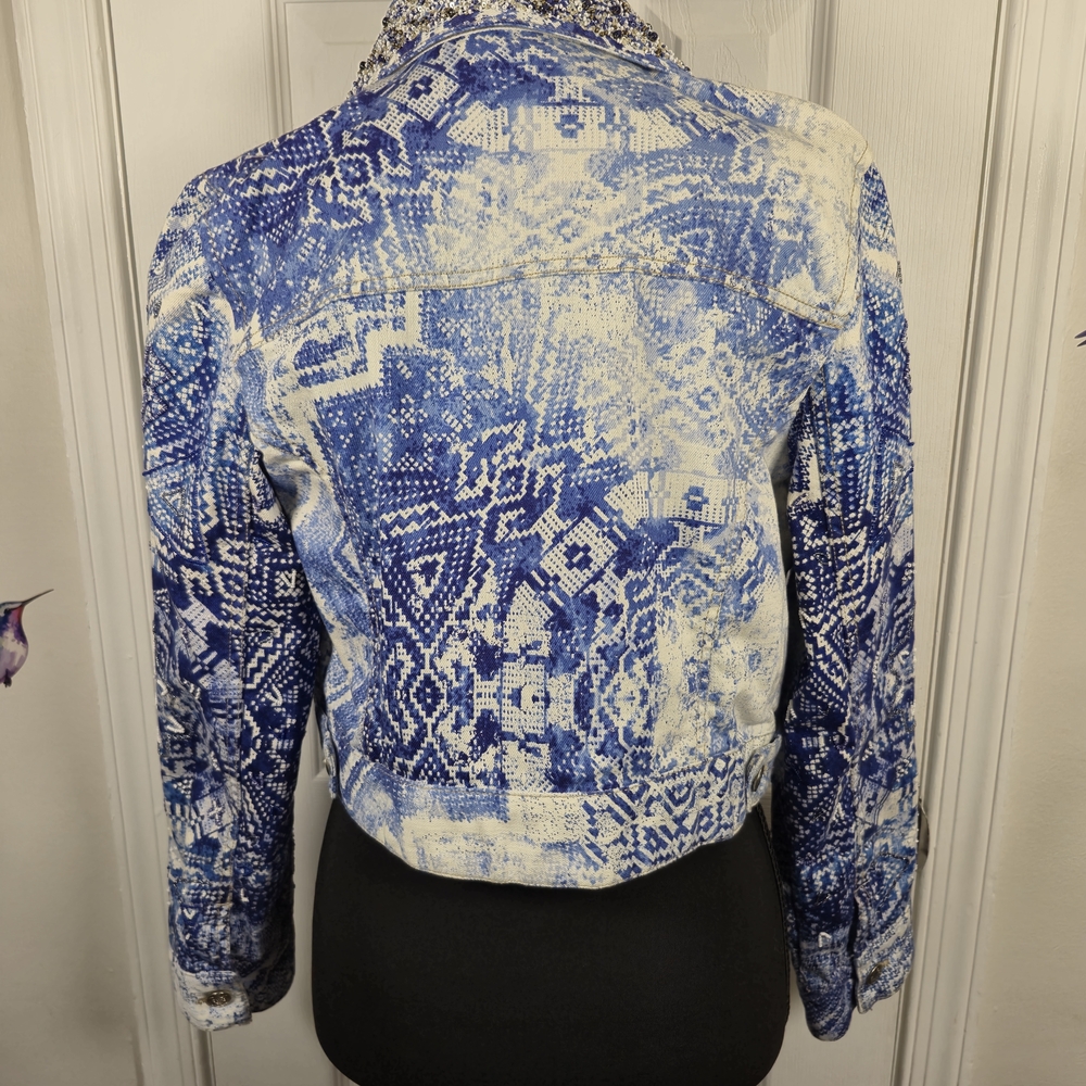 Chico's Beaded Aztec Print Blue Patterned Cropped Trucker Denim Jacket Size XS - Picture 5 of 8